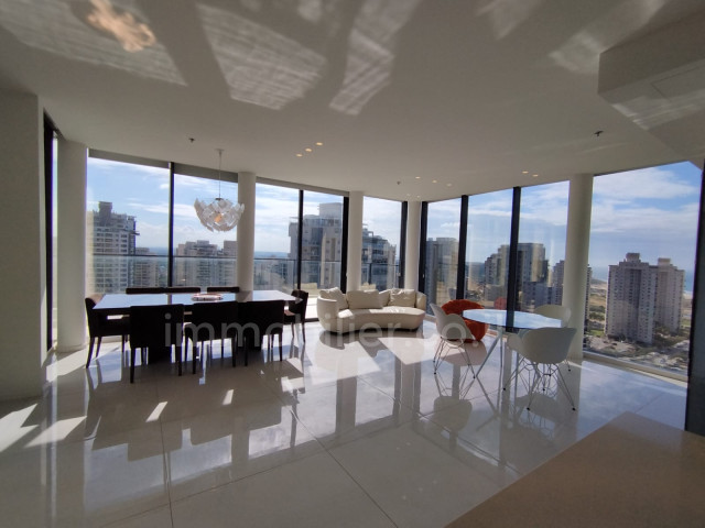 For sale Penthouse Netanya