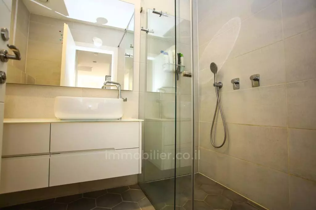 Apartment 3 Rooms Tel Aviv Neve Shaanan 601-IBL-31