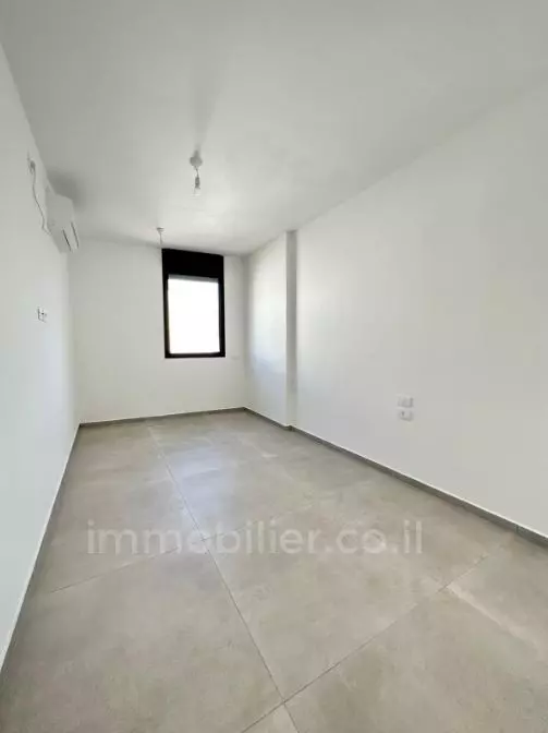 Apartment 5 Rooms Tel Aviv quarter of the sea 601-IBL-32