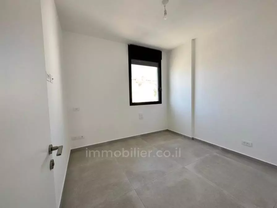 Apartment 5 Rooms Tel Aviv quarter of the sea 601-IBL-32