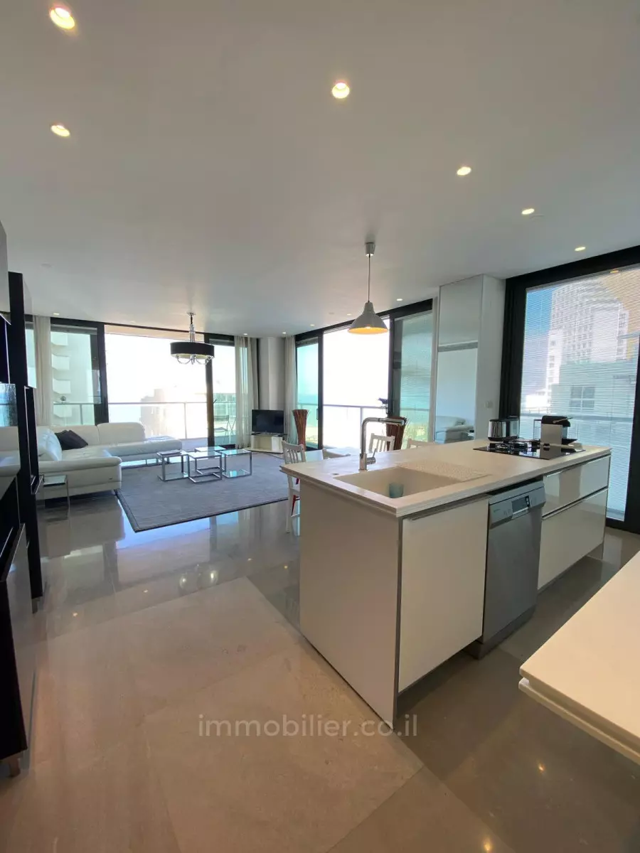 Apartment 4 rooms Tel Aviv First sea line 601-IBL-3