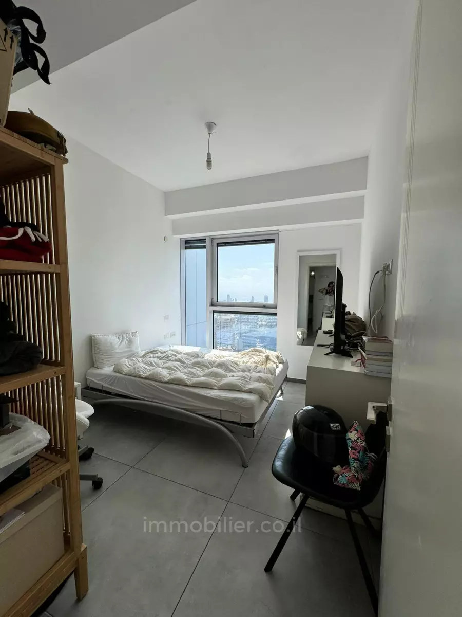 Apartment 4 Rooms Tel Aviv Hakirya 601-IBL-41