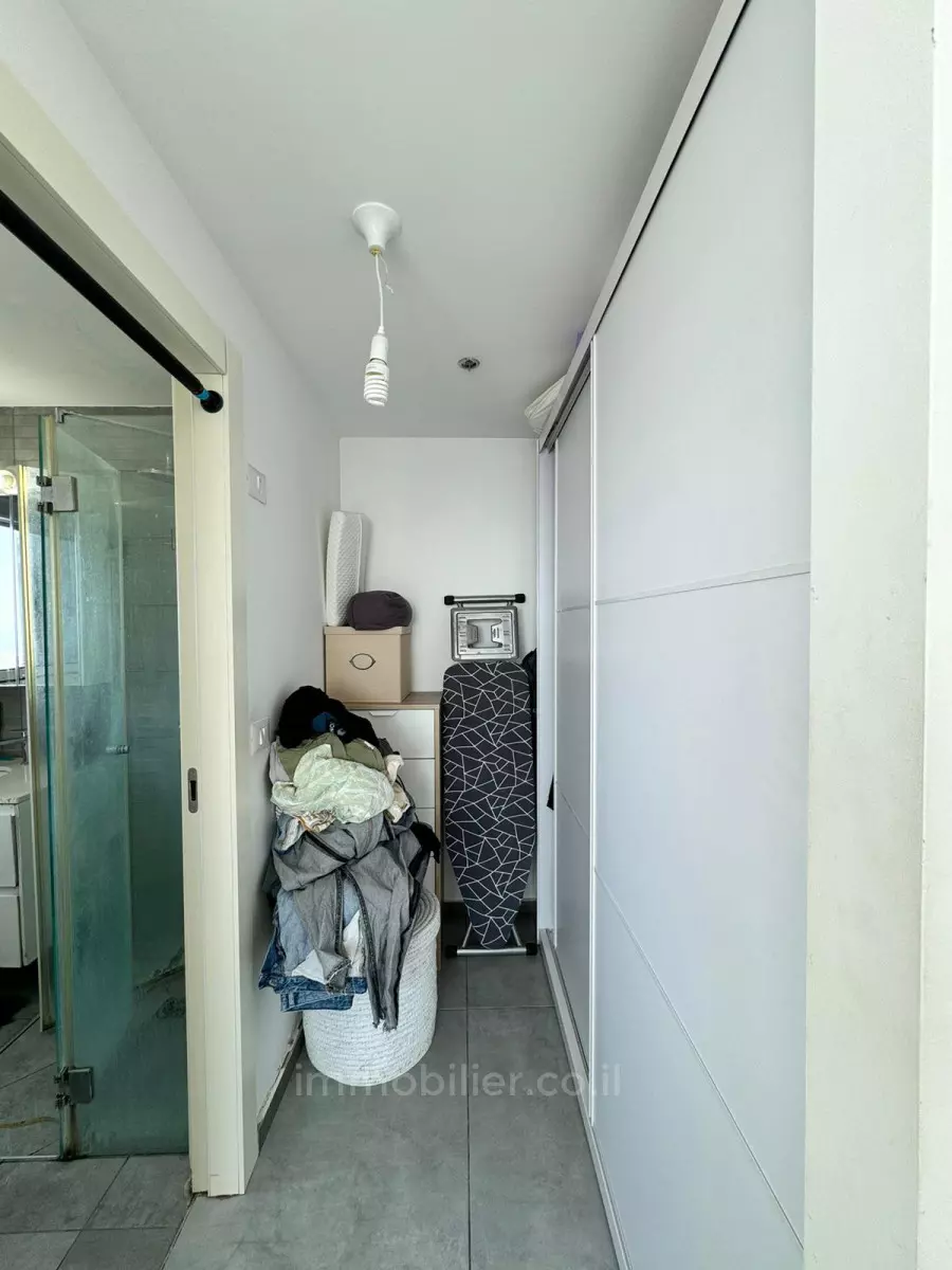 Apartment 4 Rooms Tel Aviv Hakirya 601-IBL-41