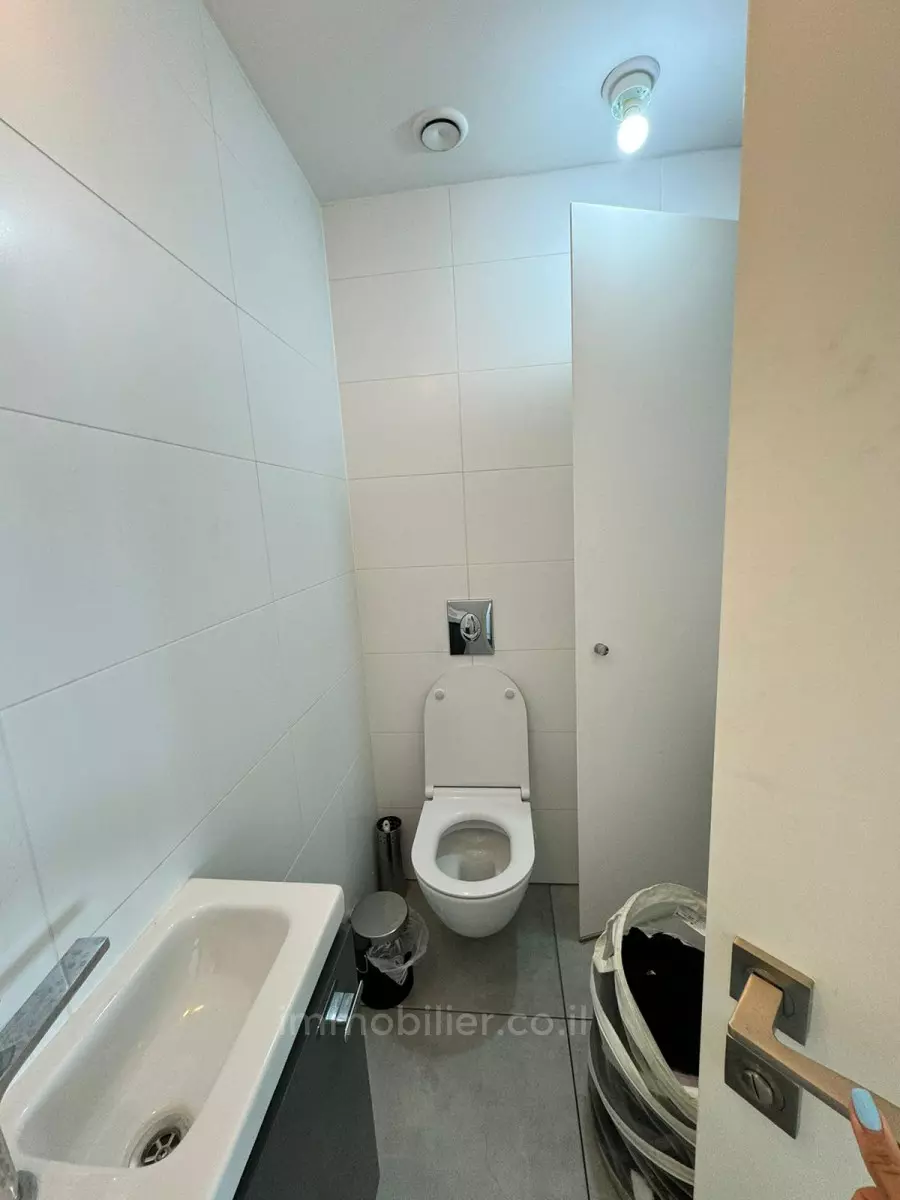 Apartment 4 Rooms Tel Aviv Hakirya 601-IBL-41