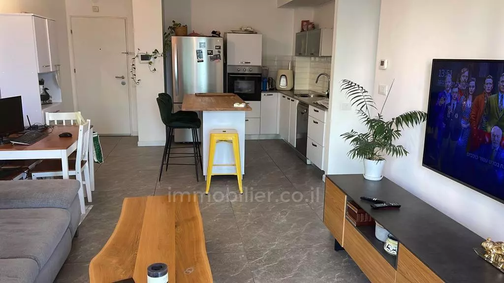 Apartment 3 rooms Ramat Gan Street Jabotinski 83-IBL-2513