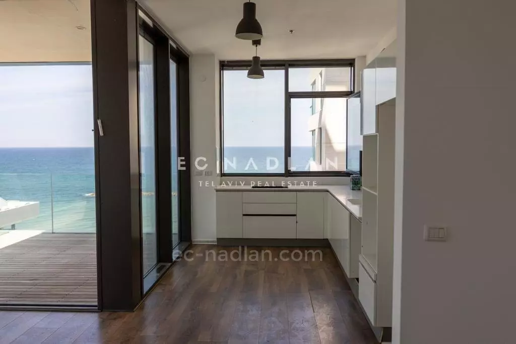 Apartment 3 rooms Tel Aviv First sea line 83-IBL-2526