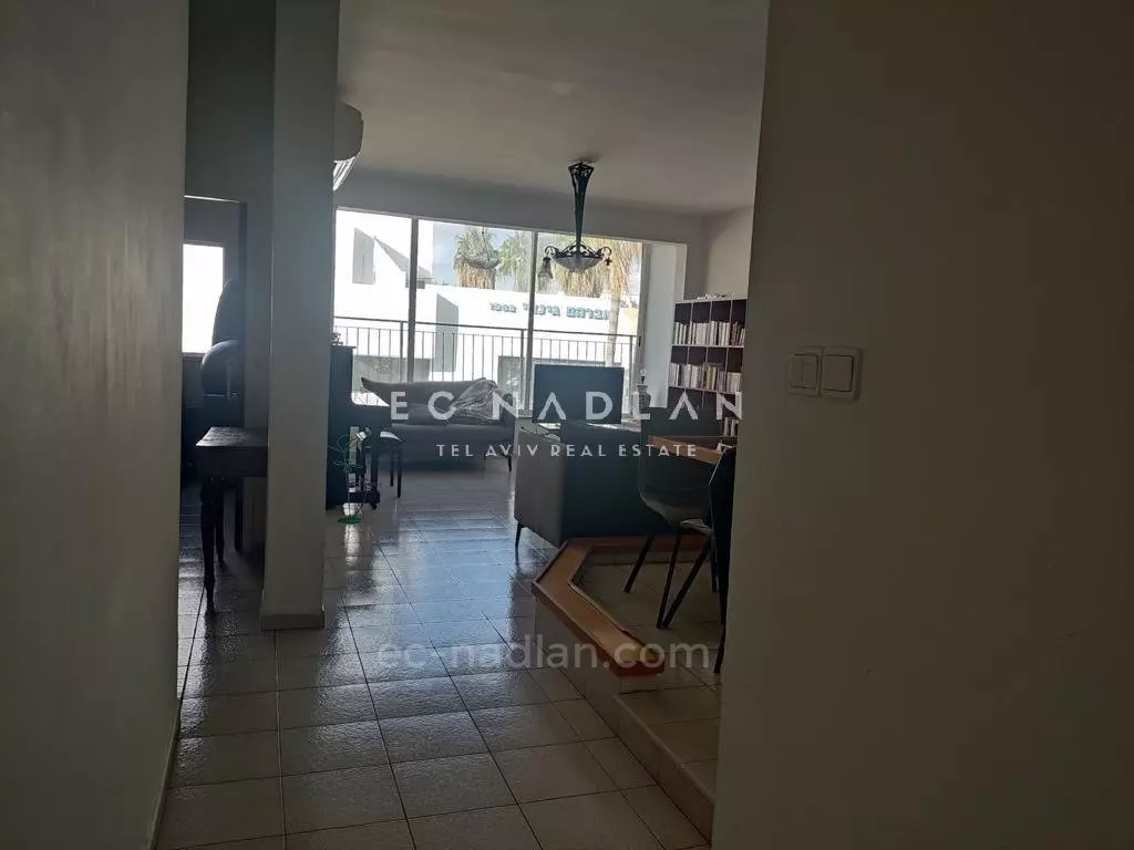 Apartment 5 rooms Tel Aviv Bazel 83-IBL-2528